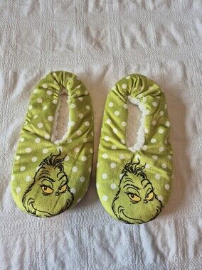 Grinch sherpa lined light weight slippers fit women shoe size 8 1/2 - 9 NEW